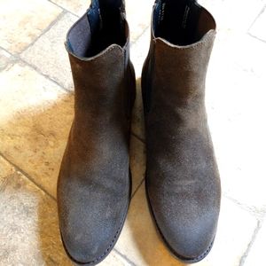Thursday Suede Chelsea Boots In Olive